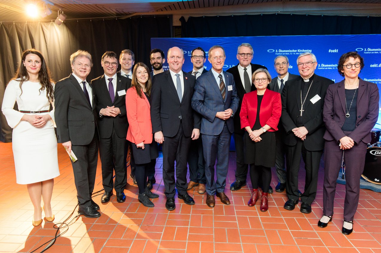 Foto: ÖKT/Peter Bongard Gruppenfoto zur Eröffnung der Geschäftsstelle des Ökumenischen Kirchentages in Frankfurt am Main
