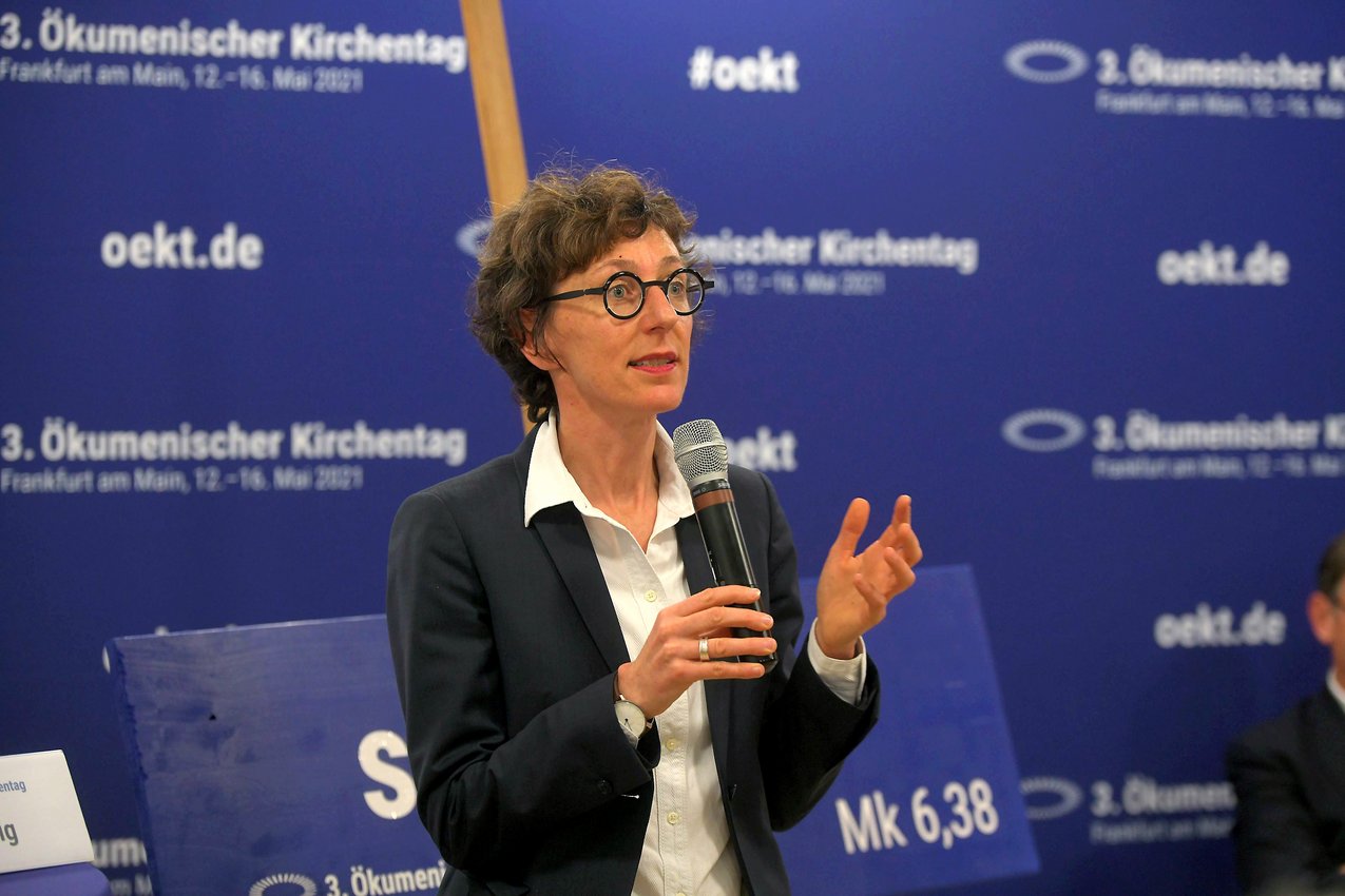 Julia Helmke, Generalsekretärin des Deutschen Evangelischen Kirchentages, freut sich über das beschlossene ÖKT-Leitwort "schaut hin" Julia Helmke, Generalsekretärin des Deutschen Evangelischen Kirchentages, freut sich über das beschlossene ÖKT-Leitwort "schaut hin"