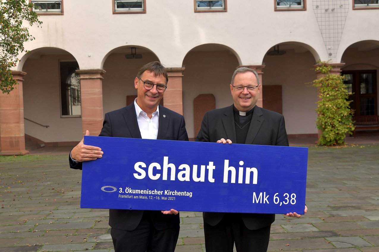 Foto: ÖKT Hier posieren stellvertretend für die Gastgebenden Kirchen: Kirchenpräsident Volker Jung und Bischof Georg Bätzing (Foto: ÖKT)