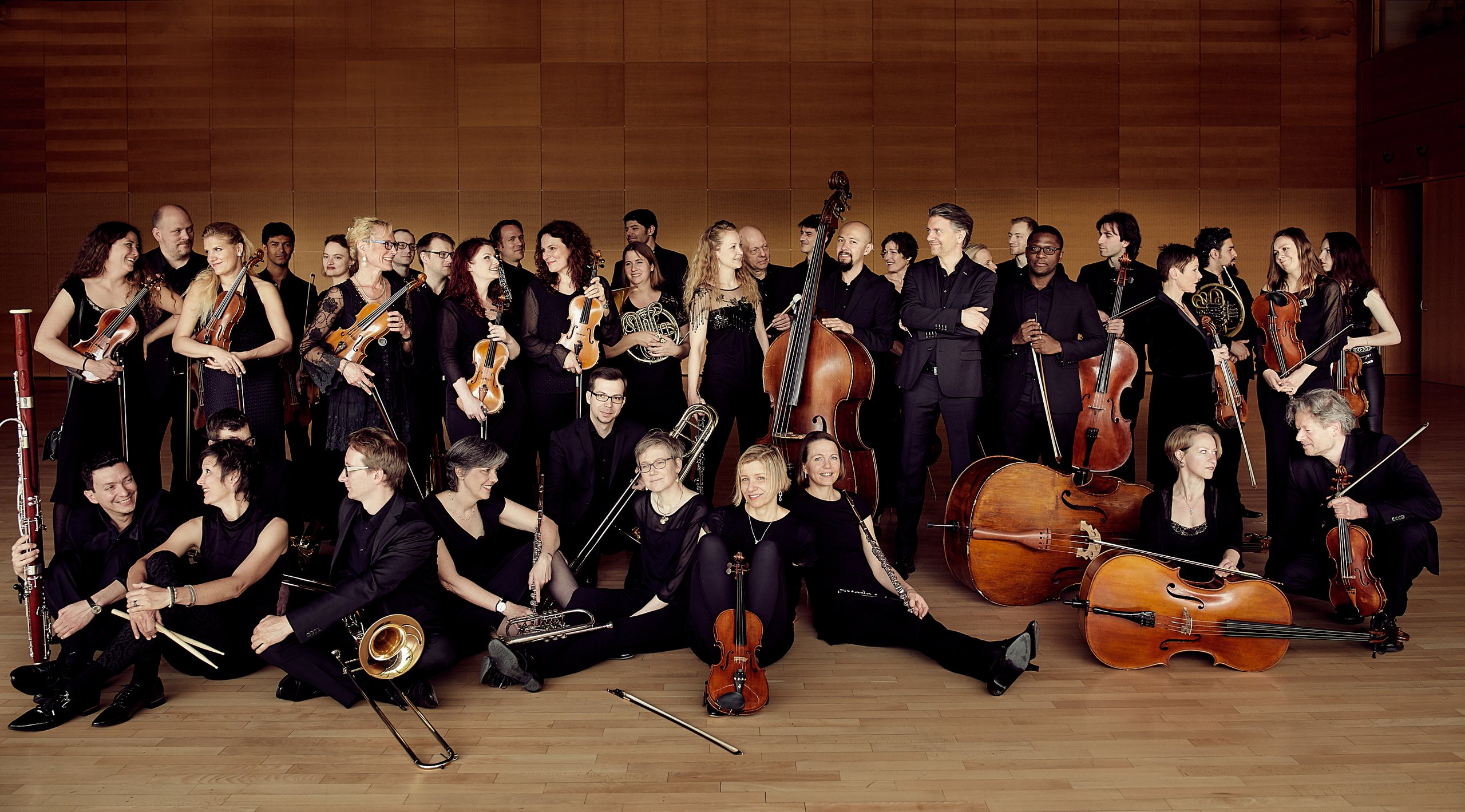 Bilder Frankfurt Philharmonie mit Instrumenten